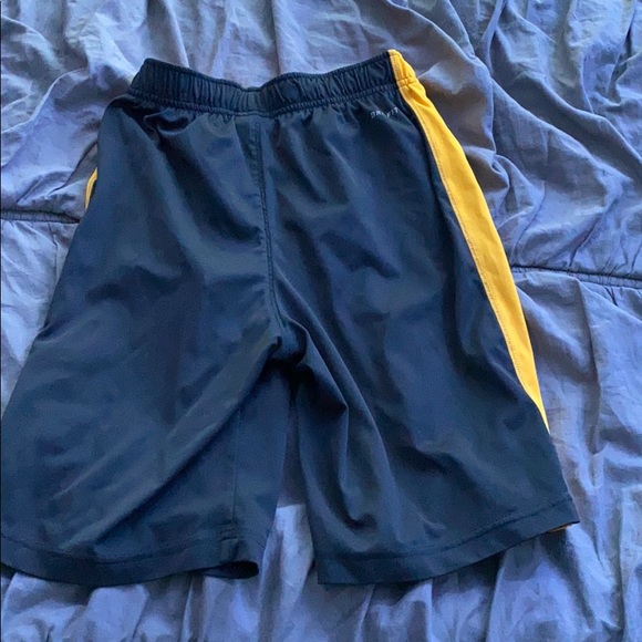 Boys Nike shorts - Picture 2 of 2